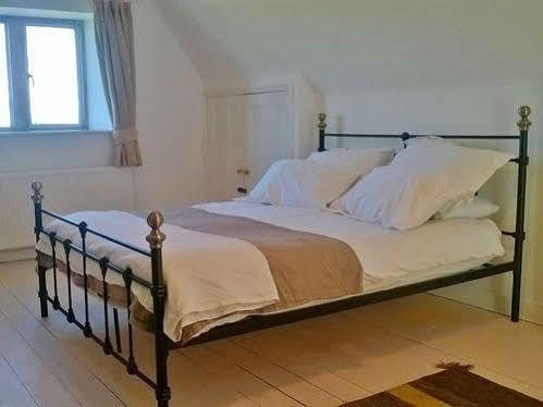 Battens Farm Cottages - B&B And Self-Catering Accommodation Yatton Keynell Extérieur photo
